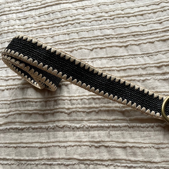 Small Old Navy Stretch Whipstitch Straw Belt for Women woven (1.5-inch) - Picture 2 of 5